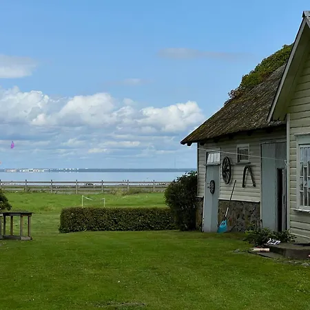 Privaatne Talu Otse Mere Aeaeres Holiday home Tahkuranna