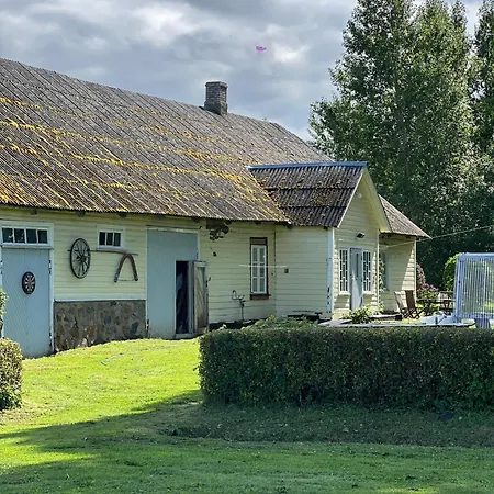 Holiday home Privaatne Talu Otse Mere Aeaeres Tahkuranna